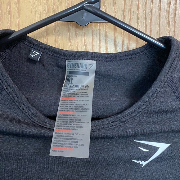 Gymshark Women’s dry fit long sleeve crop top - Picture 3 of 3
